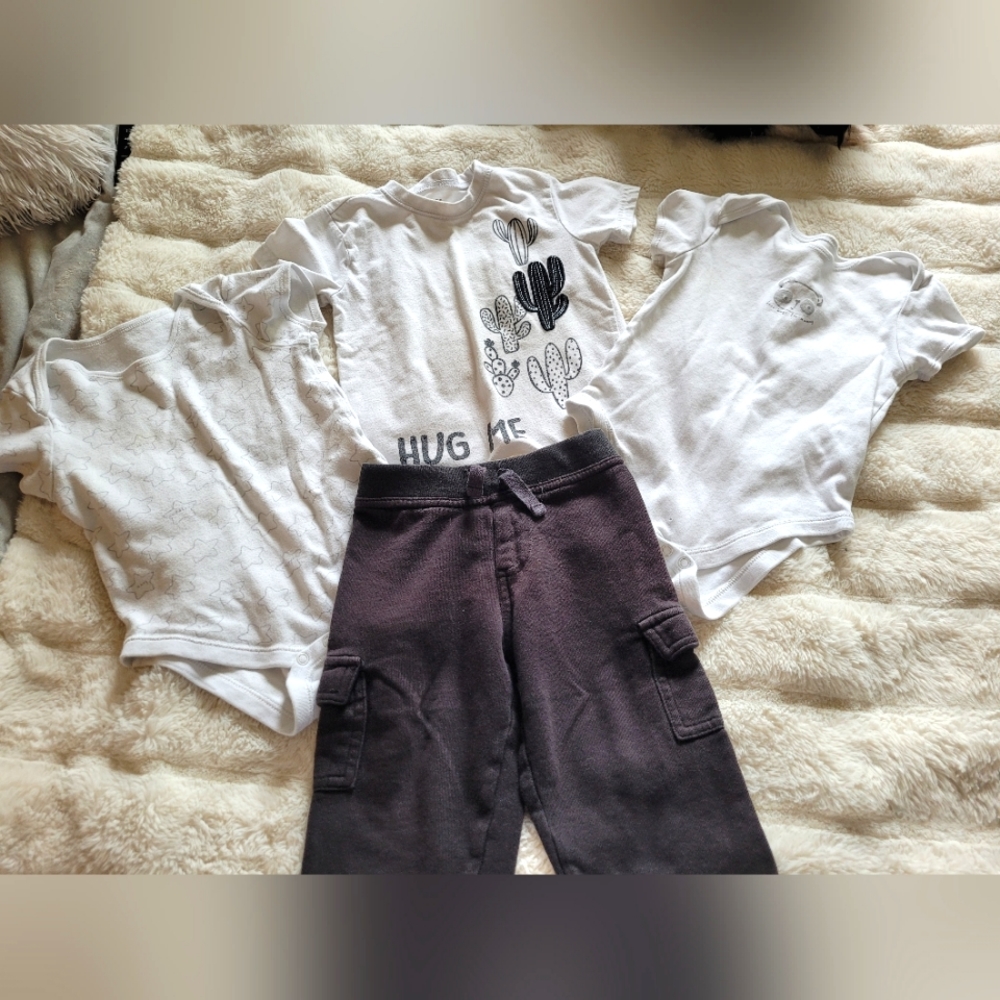 18 months. Garanimals pants, t-shirt and two snappy tshirts.